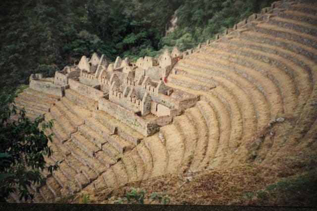 Magnifique vestige au bord de la falaise. Ruines de Huinay Huayna.