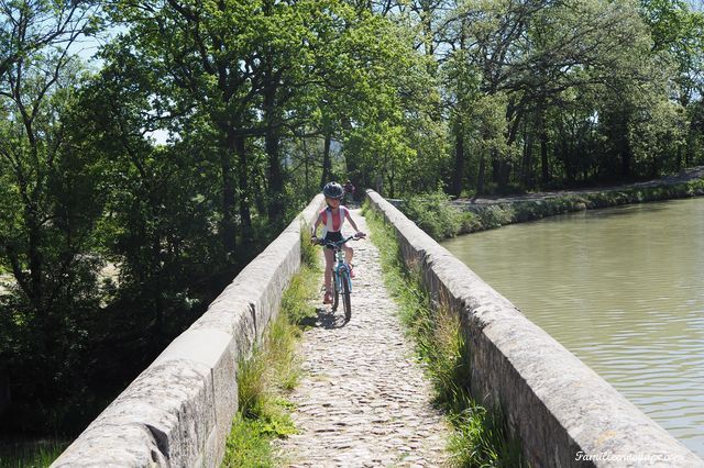 canal du midi en famille à vélo