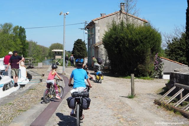 canal du midi en famille à vélo