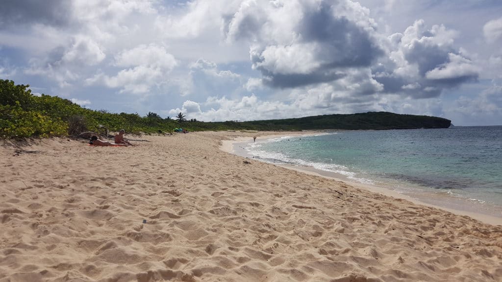 plage de la saline pointe des chateaux